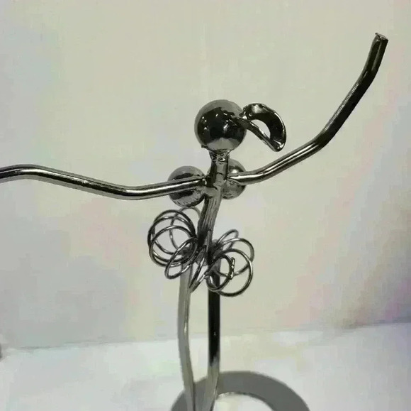 Metal- Ballerina Dancer Figure - Picture 5 of 5